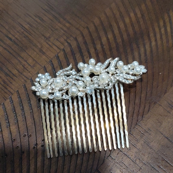 Accessories - Pearl And Rhinestone Hair Clip